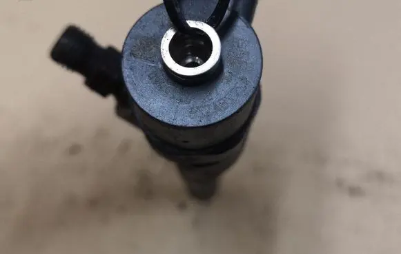 Opel Insignia A Fuel injector 0445110327