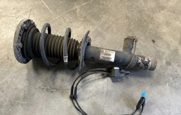 BMW 4 F32 F33 Front shock absorber/damper 6864759
