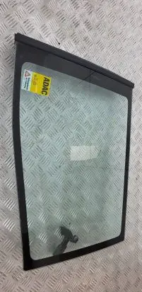 Nissan Terrano Rear side window