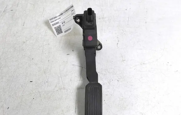 Toyota Avensis T270 Accelerator throttle pedal 78110-02020