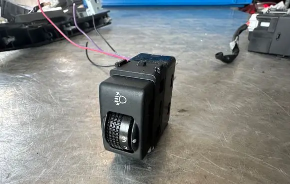 Renault Koleos I Headlight level height control switch