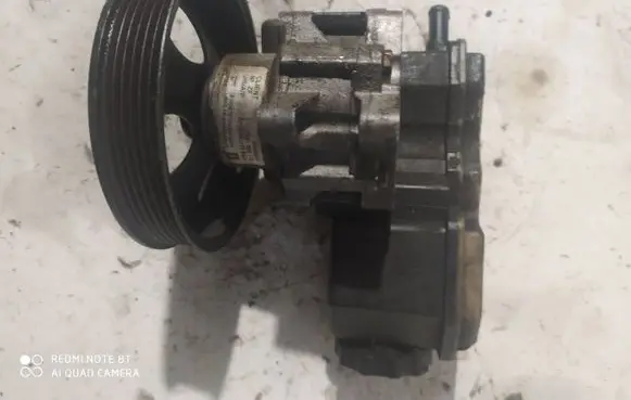 Opel Vectra B Power steering pump 90495960
