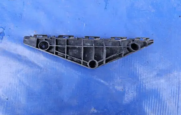 Toyota Avensis T270 Front bumper mounting bracket 52536-05040