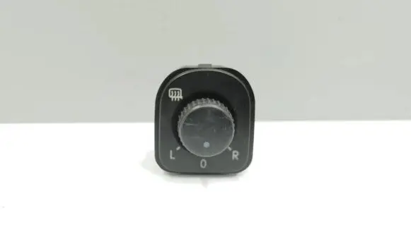 Wing mirror switch