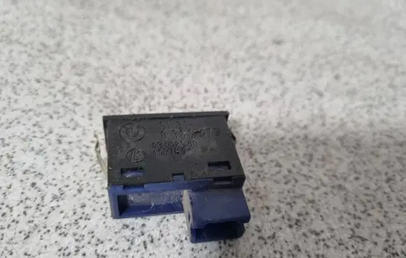 BMW 5 E39 Tailgate opening switch 8365579 03052500 459700