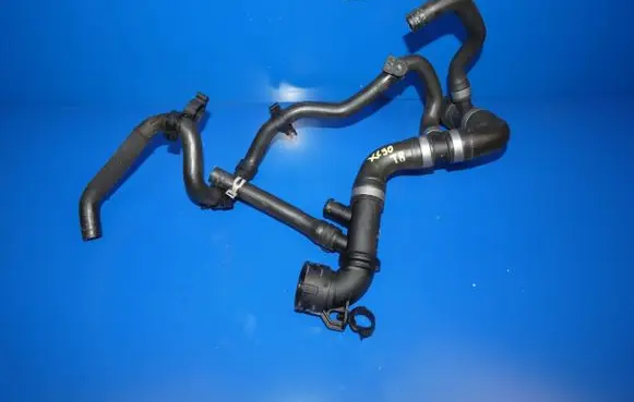 Volvo XC90 Engine coolant pipe/hose 