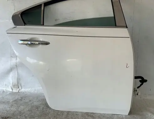 Nissan Maxima A35 Rear door