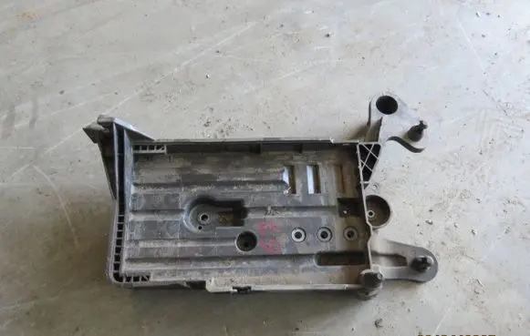 Volkswagen Golf VII Battery box tray 