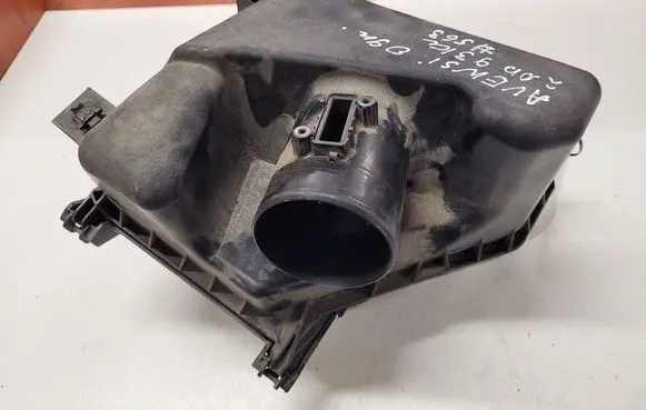 Toyota Avensis T270 Air filter box 0R04