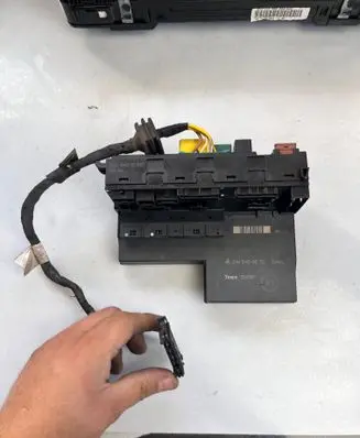 Mercedes-Benz E W210 Relay mounting block 0195455632