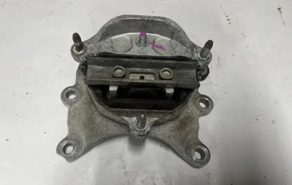 Porsche Macan (95B) Gearbox mount 8K0399151