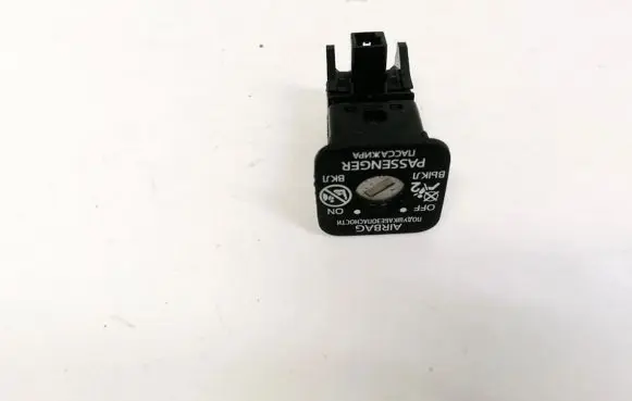 Passenger airbag on/off switch
