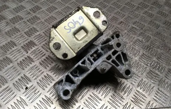Mitsubishi Colt Engine mount bracket 7700415087