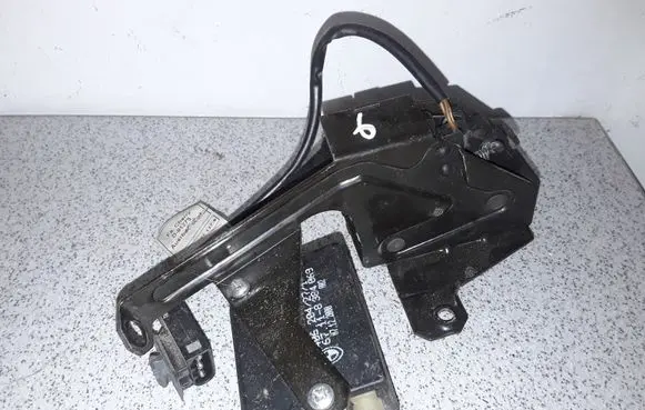 BMW 5 E39 Tailgate window lock/catch/latch 8238469 8384069