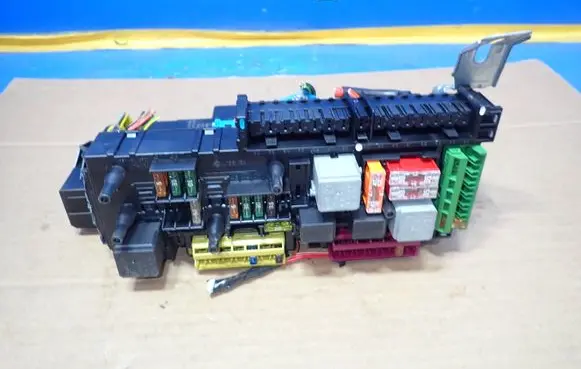 Mercedes-Benz C W204 SAM control unit 5DK01102211 2049060205 2319025101