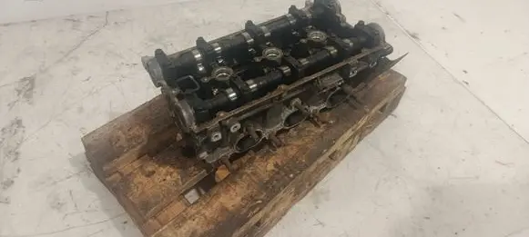 Mitsubishi 3000 GT Engine head