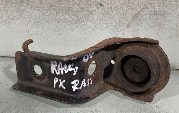 Toyota RAV 4 (XA30) Radiator mount bracket