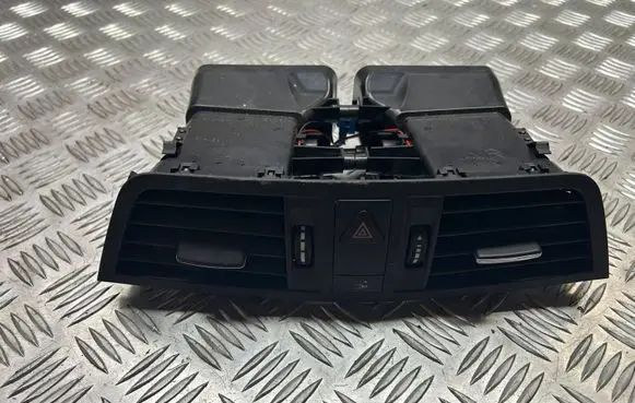 Mercedes-Benz E W212 Dash center air vent grill