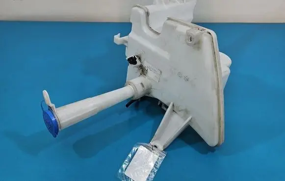 Toyota Auris E180 Windshield washer fluid reservoir/tank 8531002490 IMPRK1569170