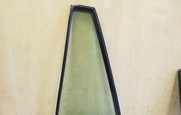 Toyota RAV 4 (XA20) Rear vent window glass 