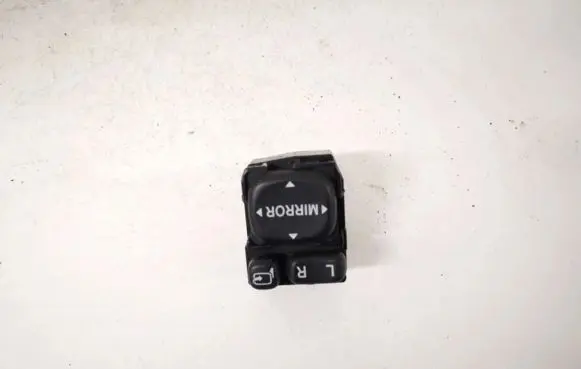 Toyota Avensis T250 Wing mirror switch 183575