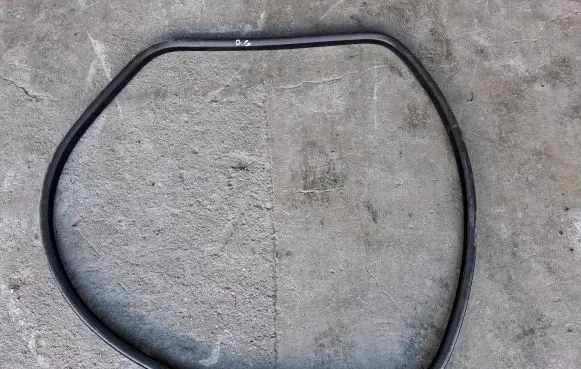 Volvo XC70 Rubber seal rear door 
