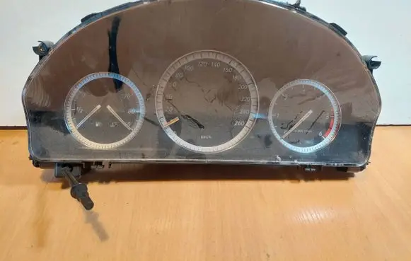 Mercedes-Benz C W204 Speedometer (instrument cluster) A2045403048 A2045402011 A2044421921