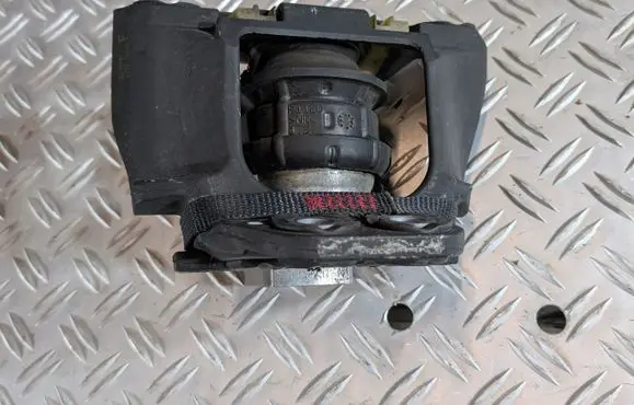 Volvo V60 Engine mount bracket 32137494