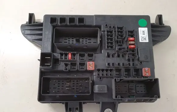 Opel Insignia A Fuse module 22737768