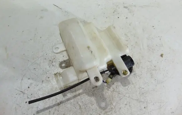 KIA Optima Windshield washer fluid reservoir/tank