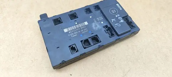 Mercedes-Benz CLK A209 C209 Door control unit/module 2098201926