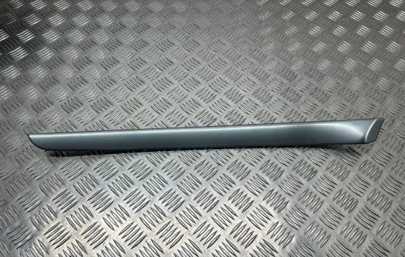 Dashboard glove box trim