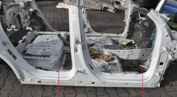 Mercedes-Benz EQB Pillar (middle) 