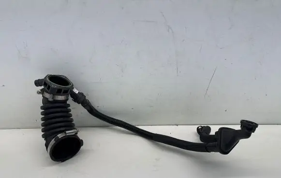 Audi Q7 4M Air intake duct part 06M129740D 06M129665
