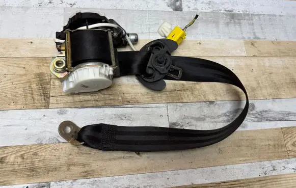 Volkswagen PASSAT B6 Front seatbelt 33046823 226743 YD41904505