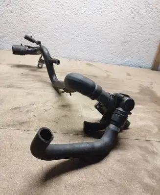 Volkswagen PASSAT B5.5 Engine coolant pipe/hose 038121133l