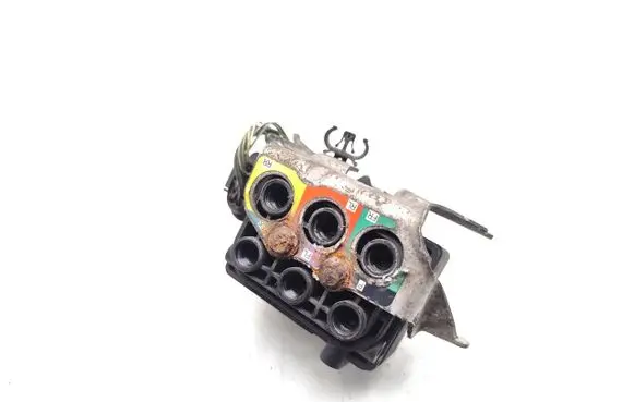 Audi Q7 4L Air suspension valve block 7L0698014 15100050112