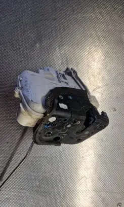 Audi A4 S4 B7 8E 8H Front door lock 8E1837015AA