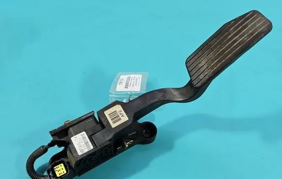 Hyundai Tucson JM Accelerator throttle pedal 327262E300 IMPRK1551274