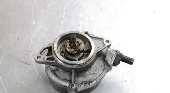 Audi A6 S6 C6 4F Vacuum pump 057145100T 057145100