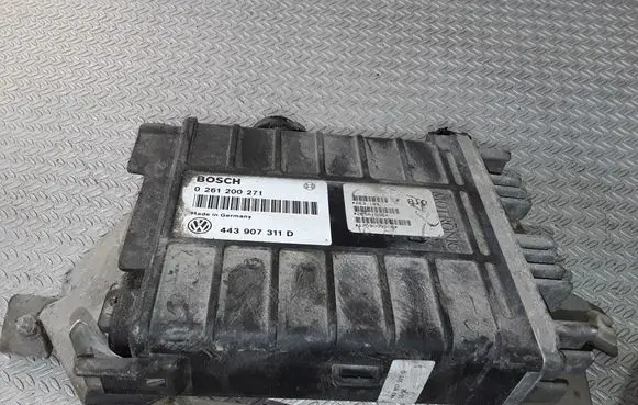 Volkswagen PASSAT B3 Engine control unit/module 0261200271 443907311D