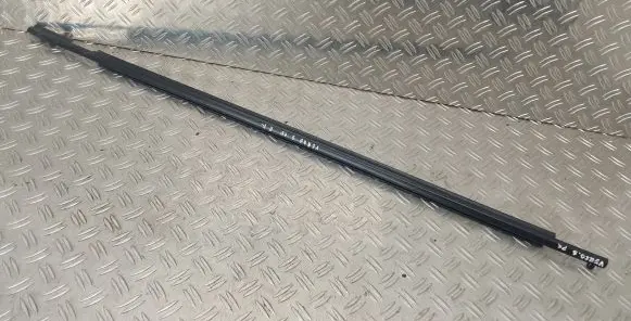 Toyota Verso-S Front door glass trim molding