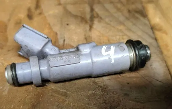 Lexus IS 200-300 Fuel injector 2325070120