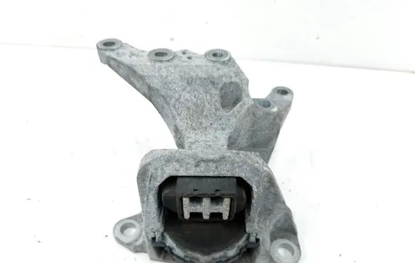 Nissan Rogue Engine mount bracket