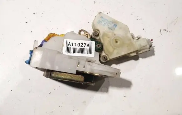 Nissan X-Trail T30 Front door lock 80552aa200