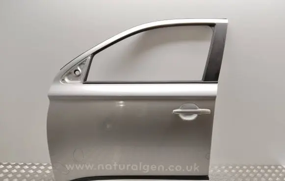 Mitsubishi Outlander Front door