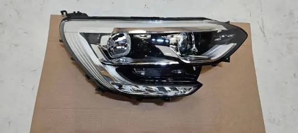Renault Megane IV Headlight/headlamp 260102555R