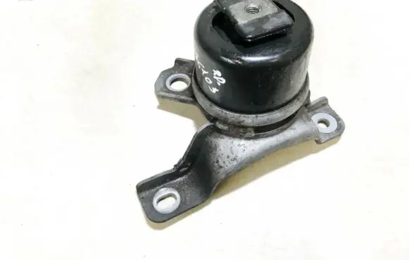 Volvo V70 Engine mount bracket