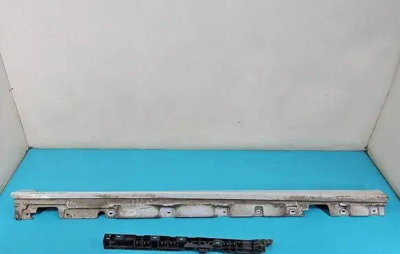 Foot area side trim