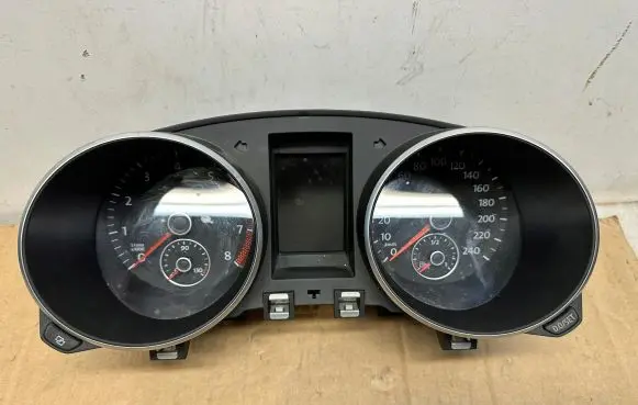 Volkswagen Golf VI Speedometer (instrument cluster) 5K0920870D